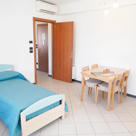 Mini-appartamenti, Lanterna Blu 3*