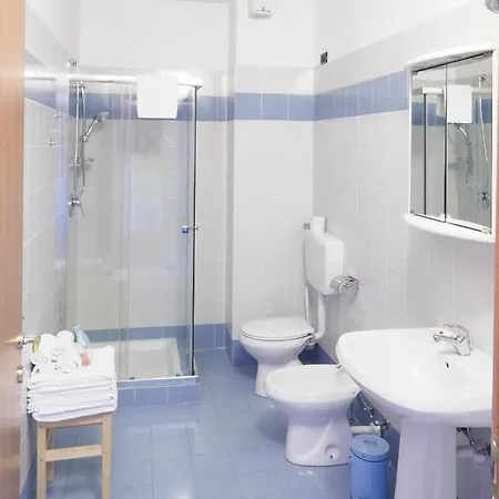 Mini-appartamenti, Lanterna Blu 3*