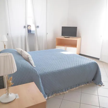 Mini-appartamenti, Lanterna Blu Konukevi 3*