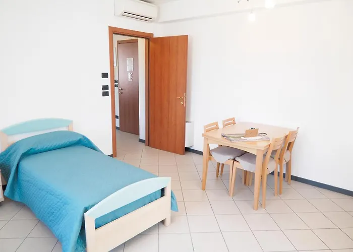 Mini-appartamenti, Lanterna Blu 3*