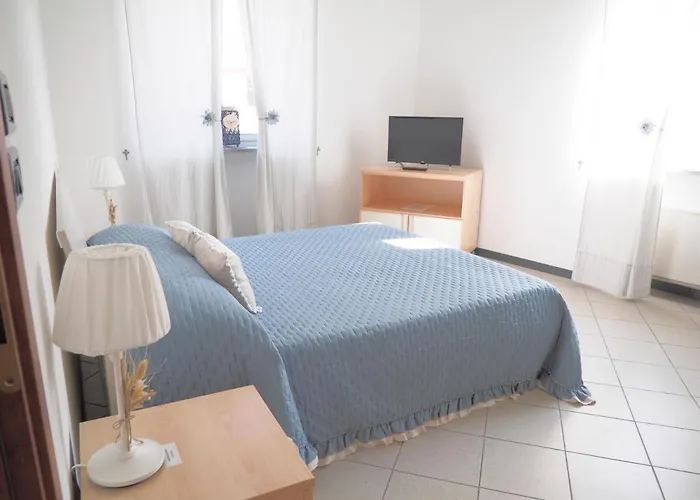 Mini-appartamenti, Lanterna Blu Гостевой дом 3*